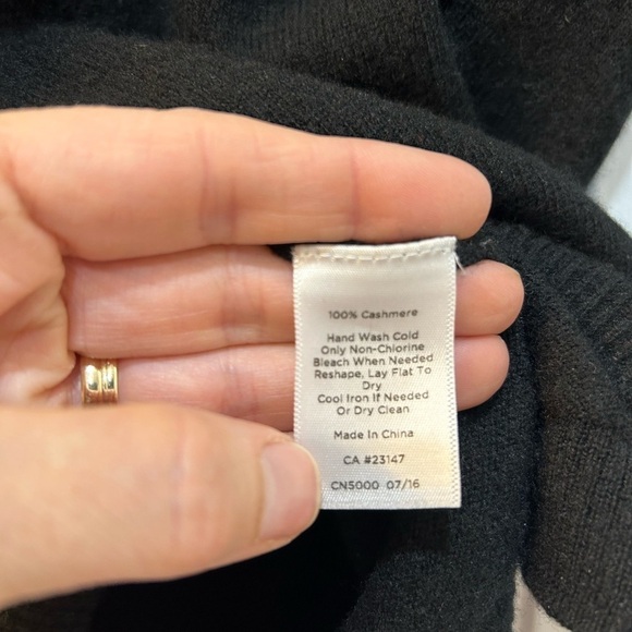 Talbots 100% Pure Cashmere Sweater Black Sz S Petite Holiday Cozy Preppy Mature - Picture 6 of 6